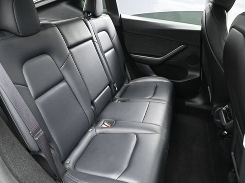 Used 2024 Tesla Model Y 2WD image 18
