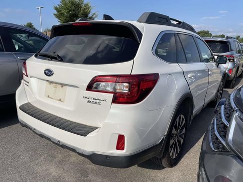 Used 2017 Subaru Outback 2.5i Limited AWD/4WD image 4