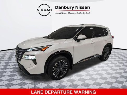 Certified 2024 Nissan Rogue Platinum w/ Platinum Premium Package AWD/4WD image 8