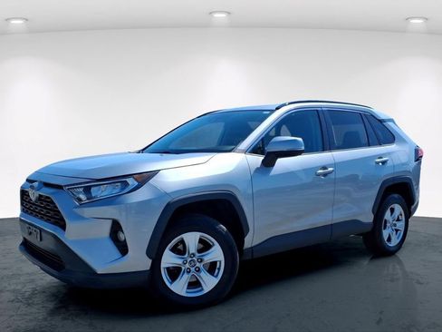 Used 2019 Toyota RAV4 XLE AWD/4WD image 2