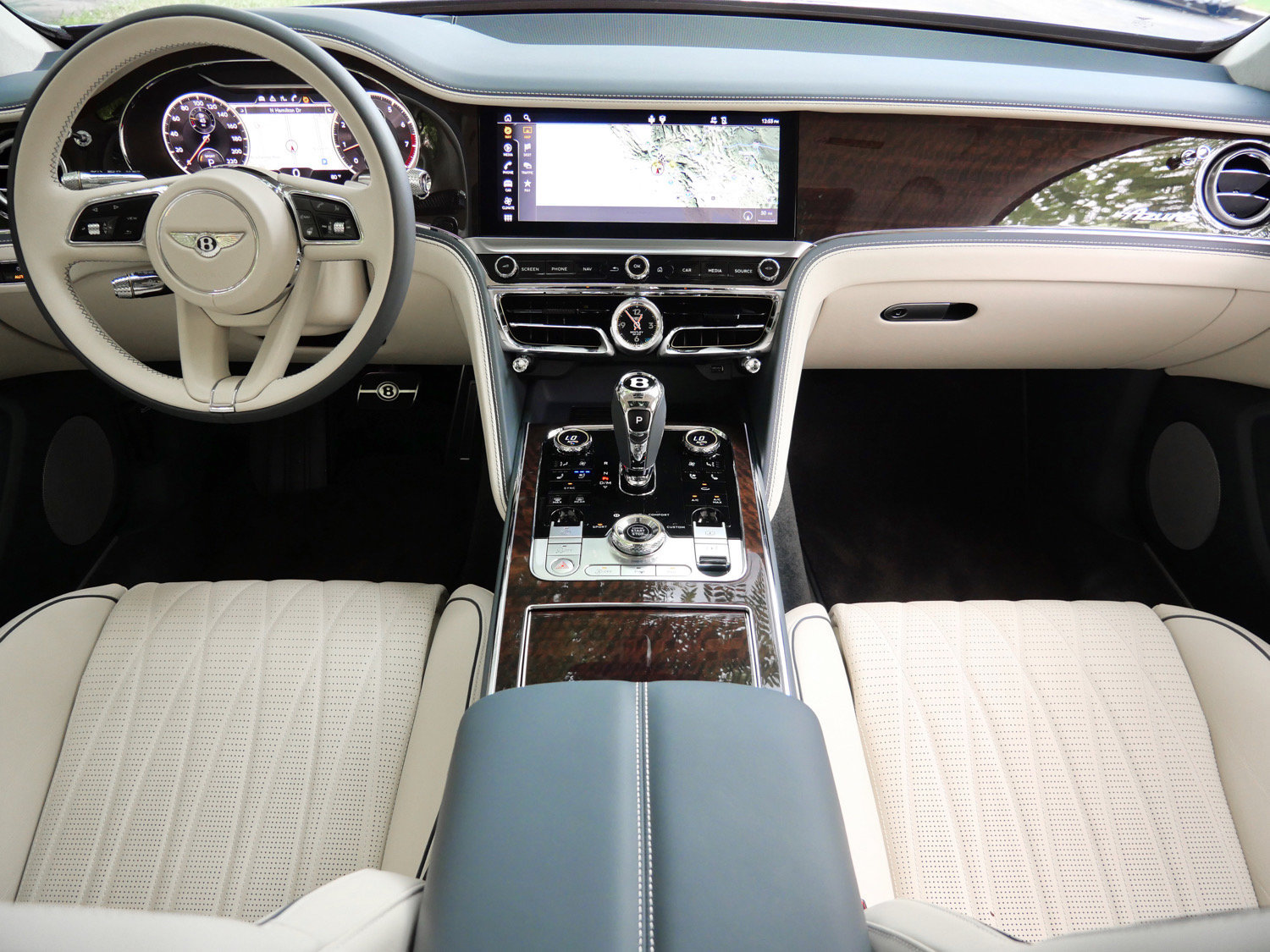 Used 2023 Bentley Flying Spur Azure AWD/4WD image 4