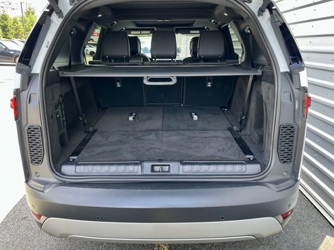 Certified 2025 Land Rover Discovery S AWD/4WD image 40