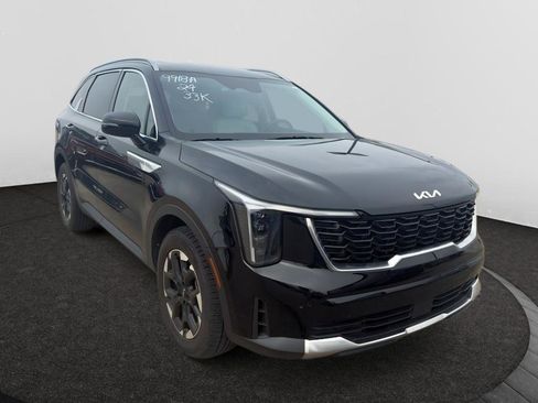 Used 2024 Kia Sorento S image 3