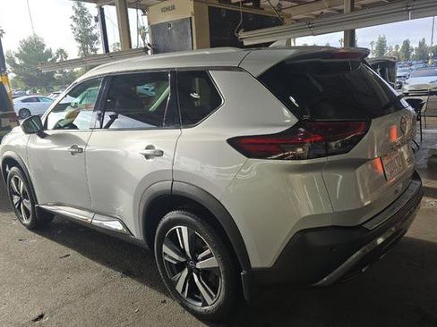 Used 2022 Nissan Pathfinder Platinum w/ Cargo Package AWD/4WD image 4