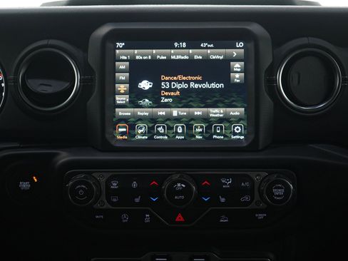 Used 2023 Jeep Wrangler Unlimited Sahara w/ Cold Weather Group AWD/4WD image 16