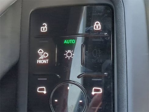 Used 2025 Audi SQ5 Prestige w/ Prestige Package image 28