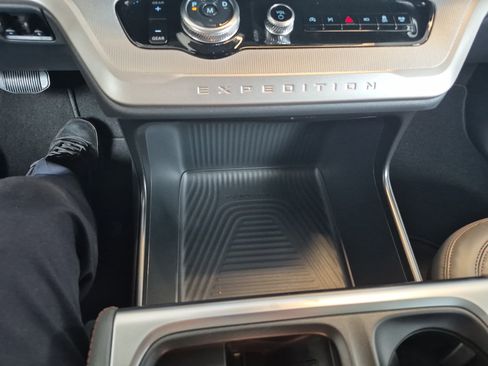 New 2025 Ford Expedition Active image 31