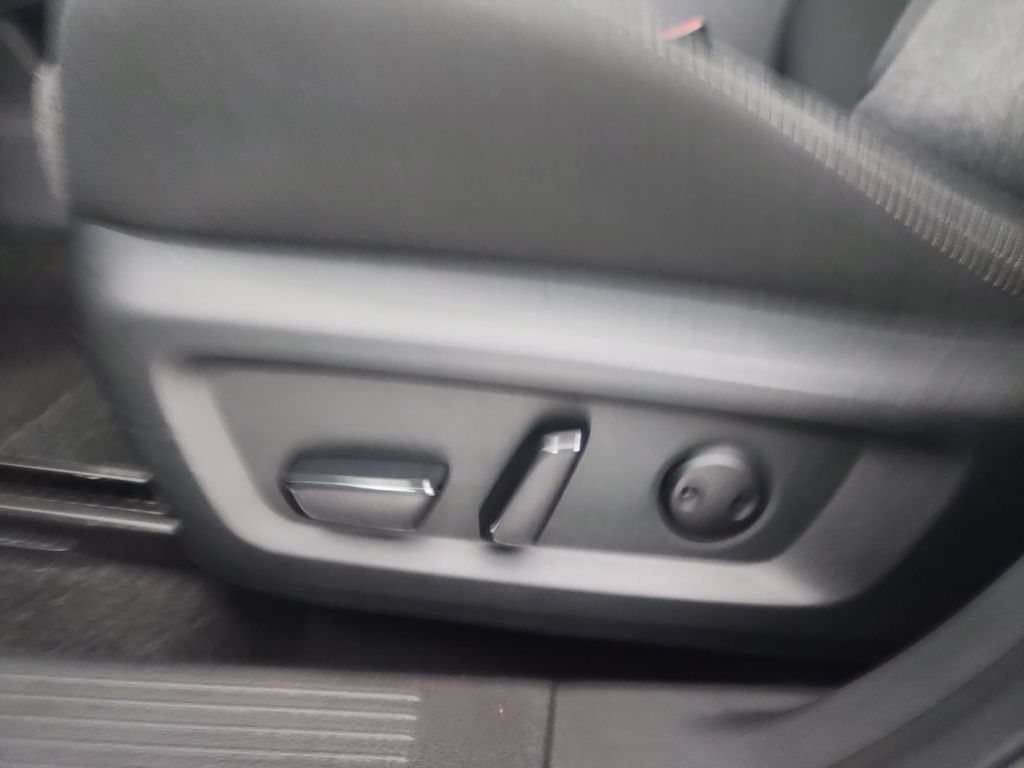 Used 2025 Nissan Rogue SV FWD image 21