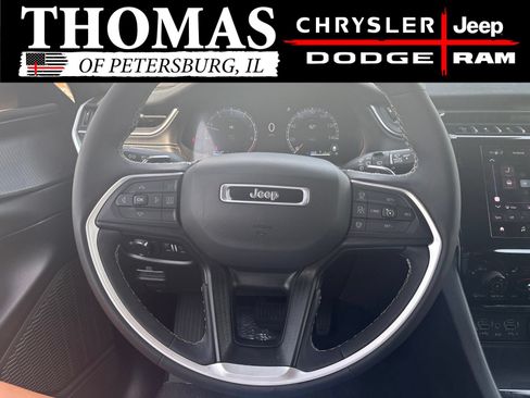 Used 2024 Jeep Grand Cherokee Altitude AWD/4WD image 12