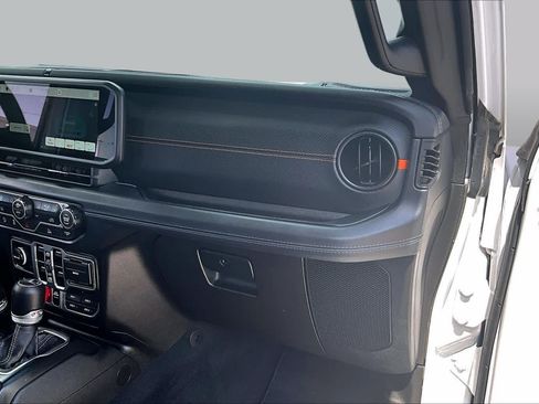 Used 2026 Jeep Gladiator Mojave AWD/4WD image 17