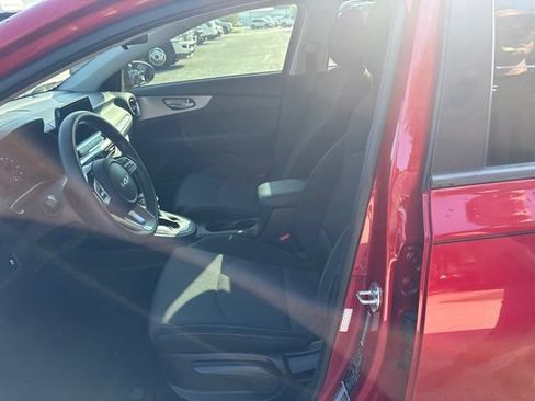 Used 2022 Kia Forte LXS FWD image 9