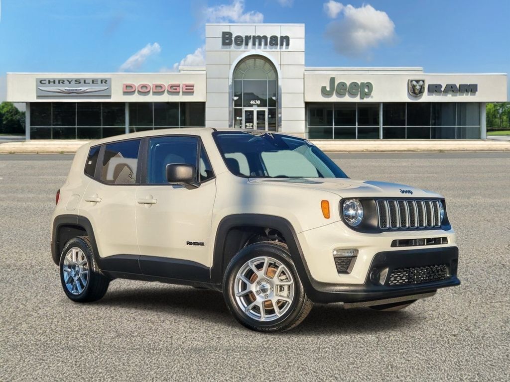 Used 2023 Jeep Renegade Latitude AWD/4WD image 2