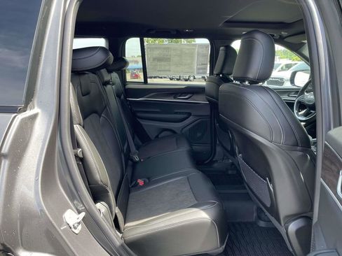 New 2026 Jeep Grand Cherokee Altitude AWD/4WD image 17