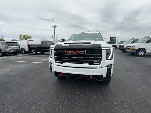 Used 2024 GMC Sierra 2500 AT4 w/ AT4 Premium Plus Package image 3
