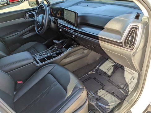 Certified 2025 Kia Sorento EX w/ Panoramic Sunroof Package image 15