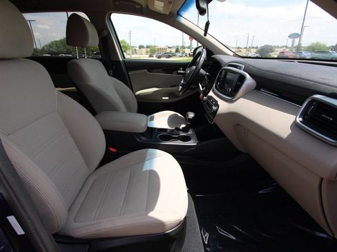 Used 2019 Kia Sorento AWD w/ LX Convenience Package image 9