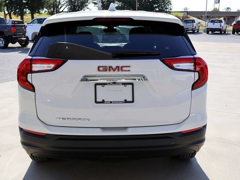 Used 2024 GMC Terrain SLE FWD image 8