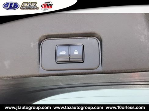 Used 2025 Nissan Rogue SV FWD image 17