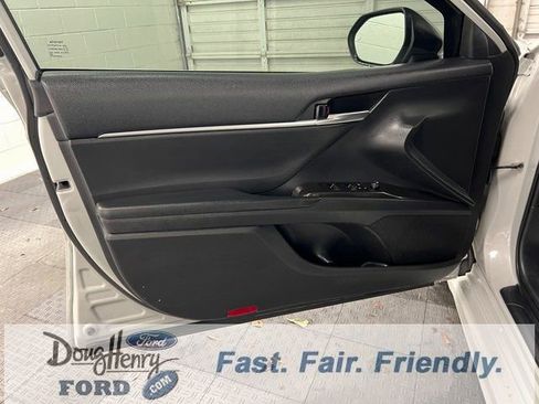 Used 2022 Toyota Camry SE w/ Convenience Package image 24