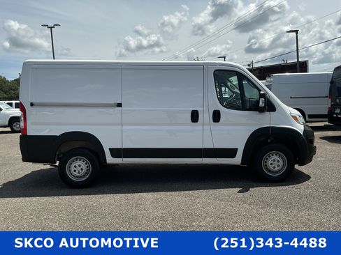Used 2025 RAM ProMaster 2500 w/ Convenience Group FWD image 8
