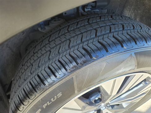 Used 2023 Nissan Rogue SV image 29