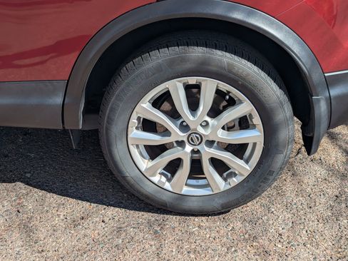 Used 2021 Nissan Rogue Sport S image 13