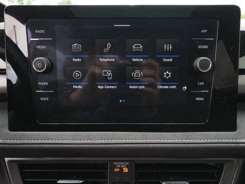 Used 2025 Volkswagen Taos SE AWD/4WD image 30