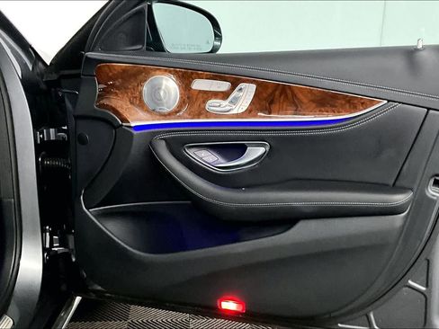 Used 2017 Mercedes-Benz E 300 4MATIC image 21