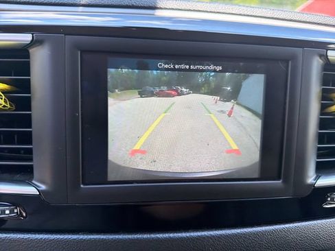 Used 2020 Chrysler Pacifica Touring-L FWD image 21