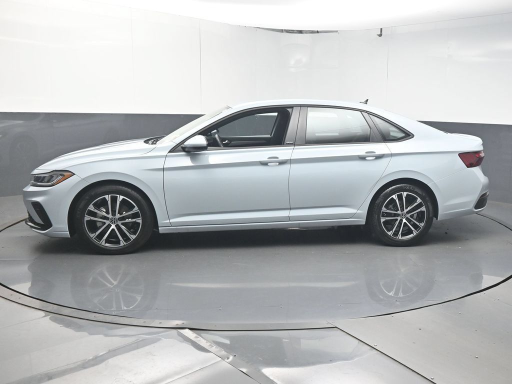 Used 2026 Volkswagen Jetta Sport FWD image 5