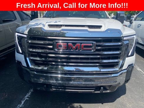Used 2025 GMC Sierra 2500 SLT AWD/4WD image 2