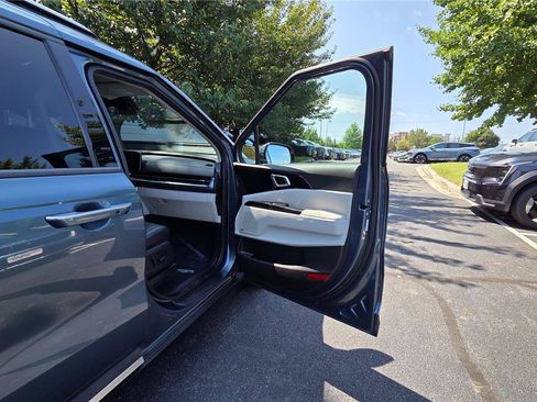 Certified 2024 Kia Carnival SX Prestige FWD image 32