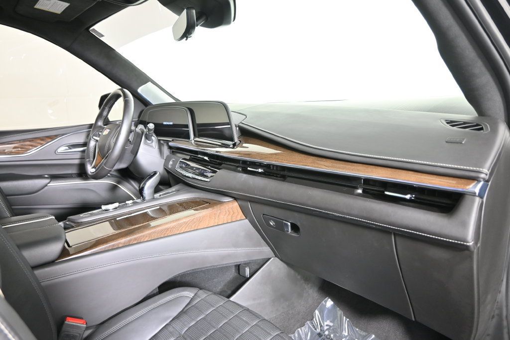 Used 2024 Cadillac Escalade Sport Platinum w/ LPO, ONYX Package AWD/4WD image 15