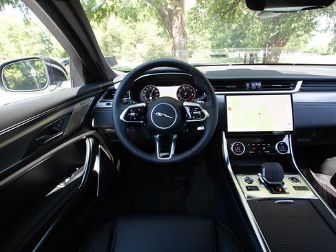 Used 2024 Jaguar XF R-Dynamic SE AWD/4WD image 35