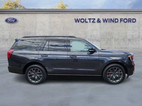 Used 2025 Ford Expedition Platinum w/ Stealth Performance Package AWD/4WD image 7