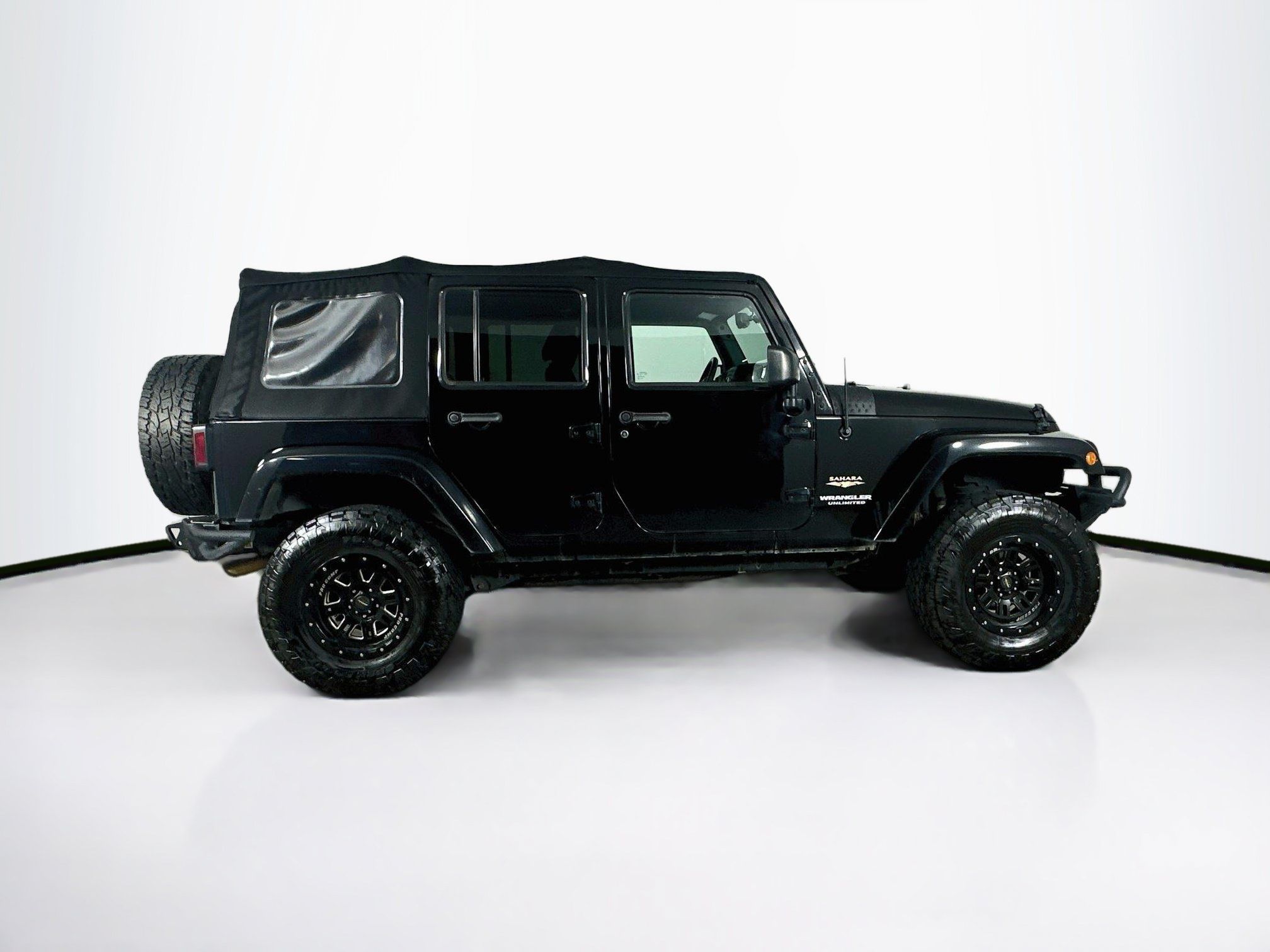 Used 2015 Jeep Wrangler Unlimited Sahara w/ Connectivity Group AWD/4WD image 10
