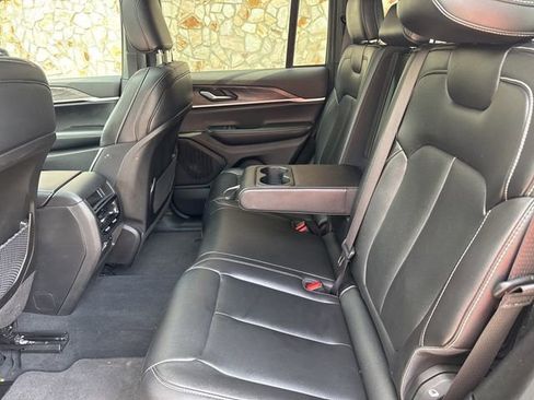 Used 2024 Jeep Grand Cherokee Limited image 32