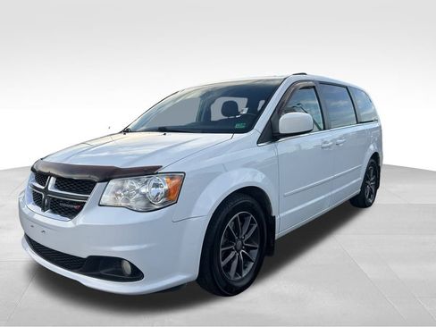 Used 2017 Dodge Grand Caravan SXT w/ Driver Convenience Group image 21