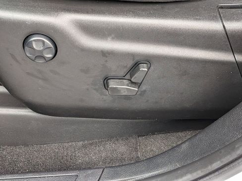 Used 2022 Jeep Grand Cherokee Laredo X image 13