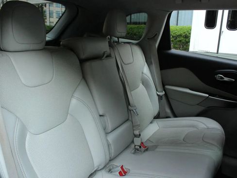 Used 2020 Jeep Cherokee Limited FWD image 30