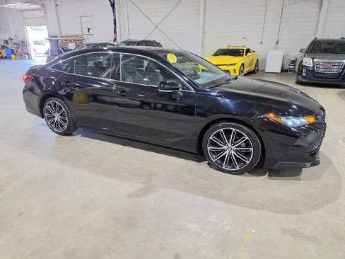 Used 2019 Toyota Avalon XSE w/ All Weather Liner Package FWD image 16