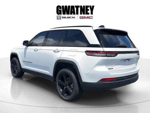 Used 2024 Jeep Grand Cherokee Altitude AWD/4WD image 7