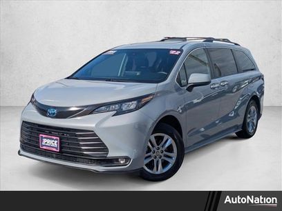 Used 2022 Toyota Sienna XLE Woodland Edition