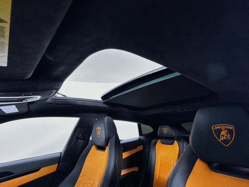 Used 2022 Lamborghini Urus AWD/4WD image 18