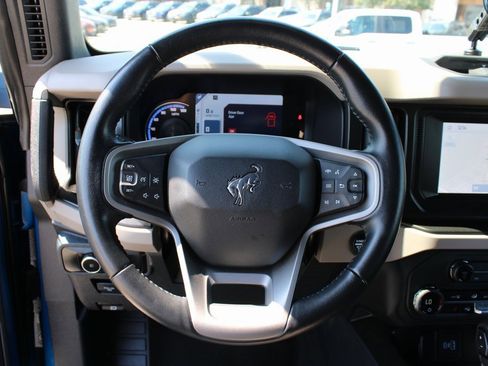 Used 2023 Ford Bronco Wildtrak image 12
