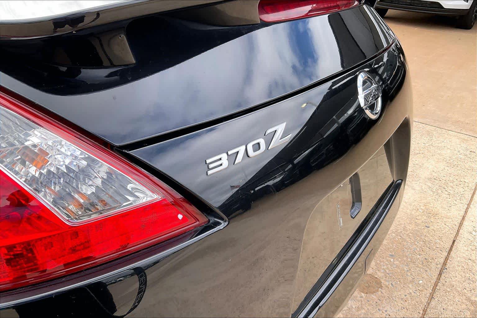 Used 2017 Nissan 370Z Coupe RWD image 10