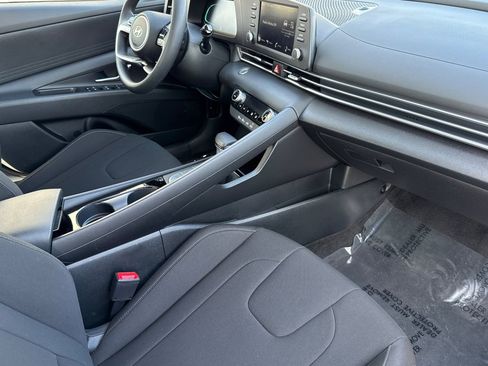 Certified 2025 Hyundai Elantra Blue image 18