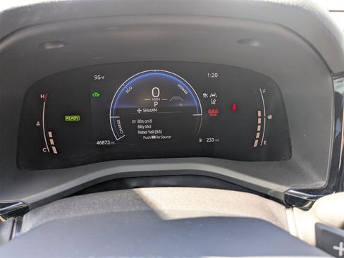 Used 2025 Toyota Camry SE image 29