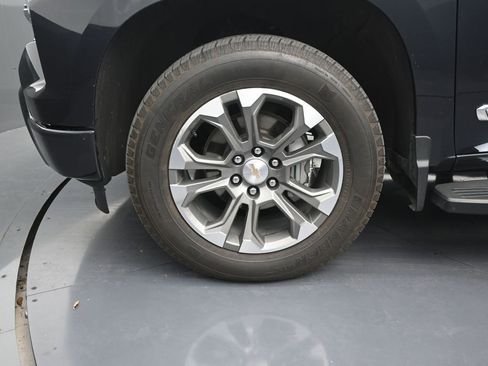 Used 2023 Chevrolet Silverado 1500 High Country w/ Technology Package RWD image 9