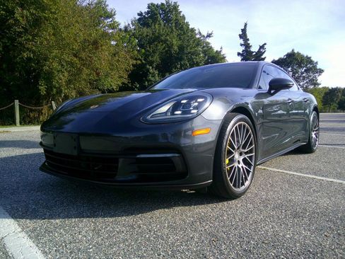 Used 2018 Porsche Panamera 4 image 40
